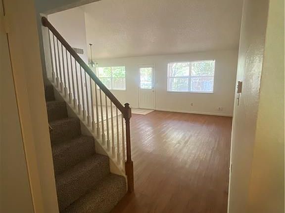 5th image of 303 Thistlewood Dr