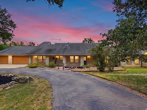 3rd image of 160 Creekwood Ct