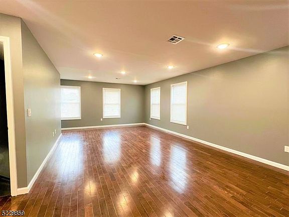 3rd image of 297 N Day St Floor 2