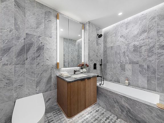 5th image of 400 W 38th St #5EN