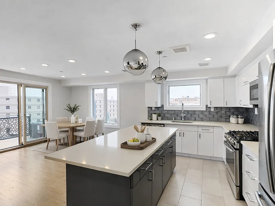 848 E Broadway #3B