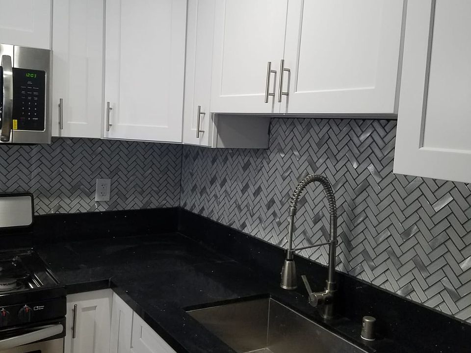 1st image of 1028 N Mariposa Ave APT 115
