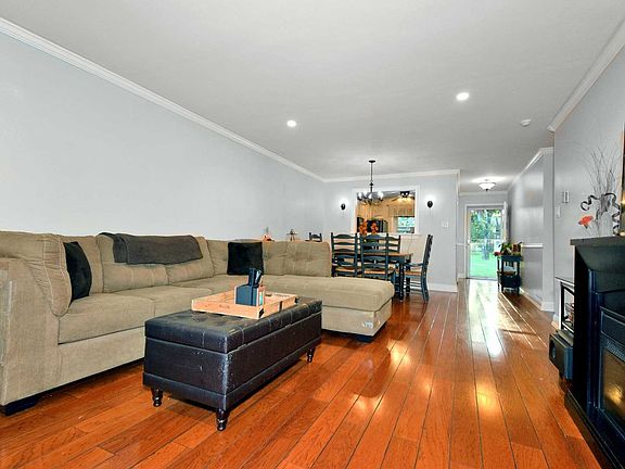 5th image of 7 Glen Hollow Dr APT B32
