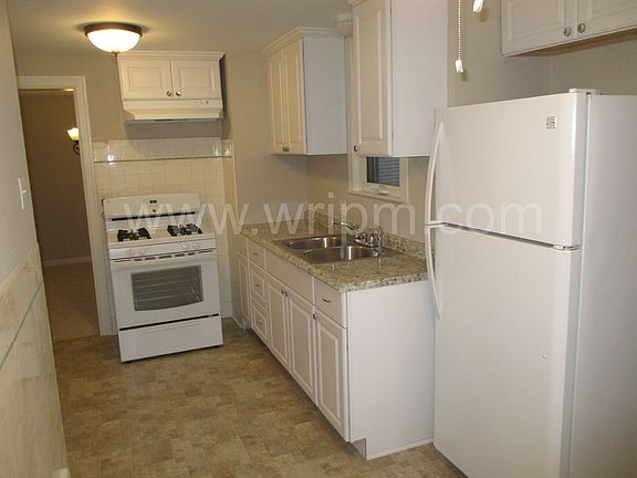 3rd image of 28 Cleveland Dr