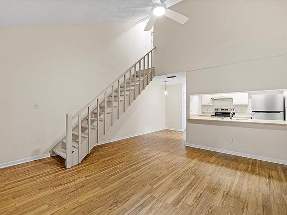 5th image of 201 Parkbrook Cir