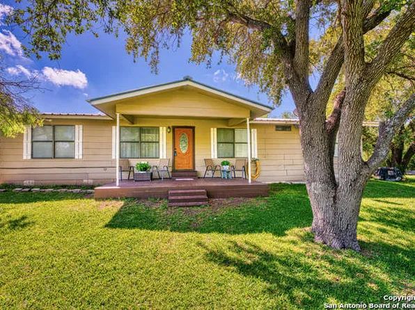 414 Walnut, Jourdanton, TX 78026