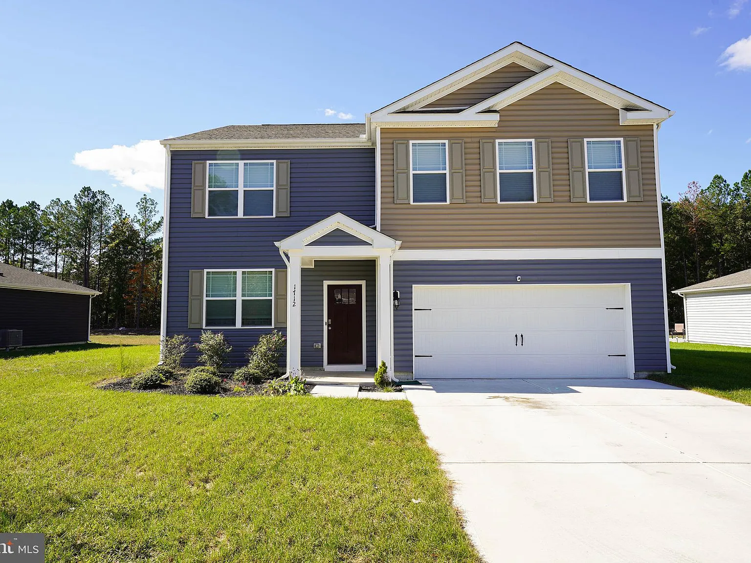 5 bed, 2556 sqft, $2,550 — Photo 2