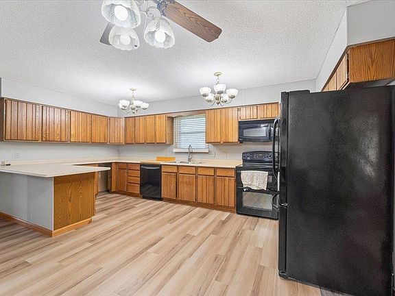 5th image of 841 5th St SE