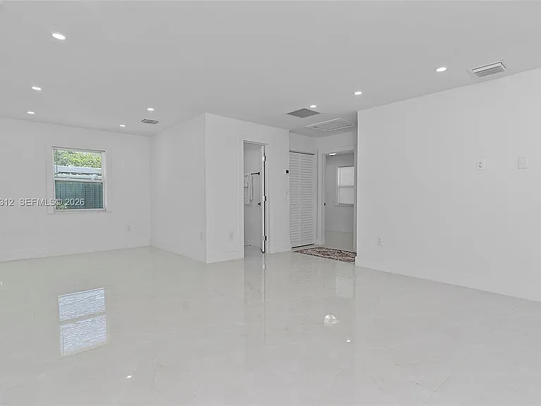 1473 NE 30th Ct — Photo 5