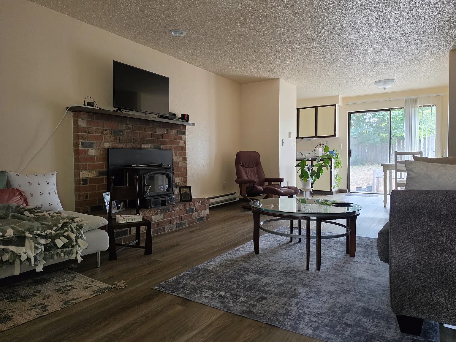 2 bed, 975 sqft, $1,875 — Photo 4