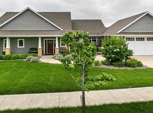 1906 Creek Wood Dr, Dubuque, IA 52003