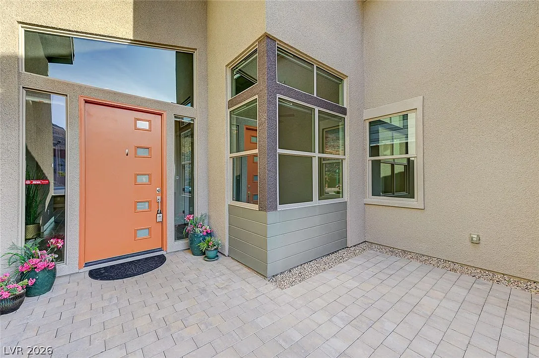 3 bed, 2.5 bath, 3169 sqft, $7,995 — Photo 4