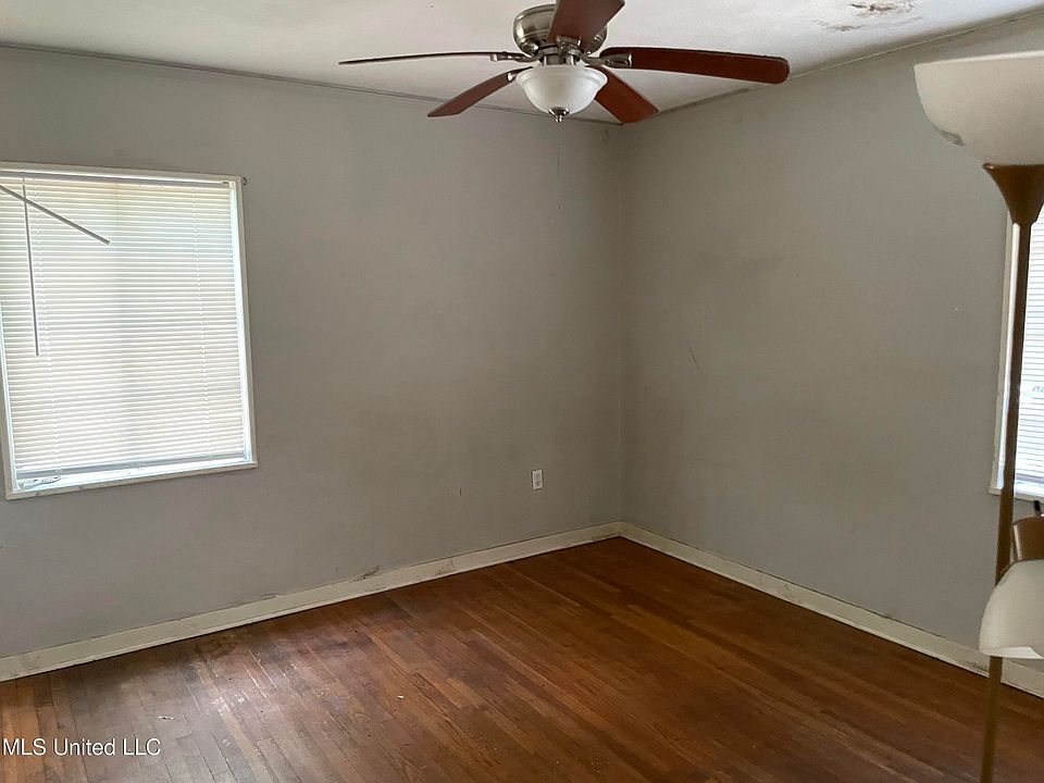 2nd image of 418 Cedarhurst Dr