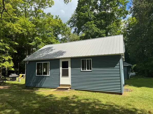 5761 N Manistique River Rd, Gulliver, MI 49840