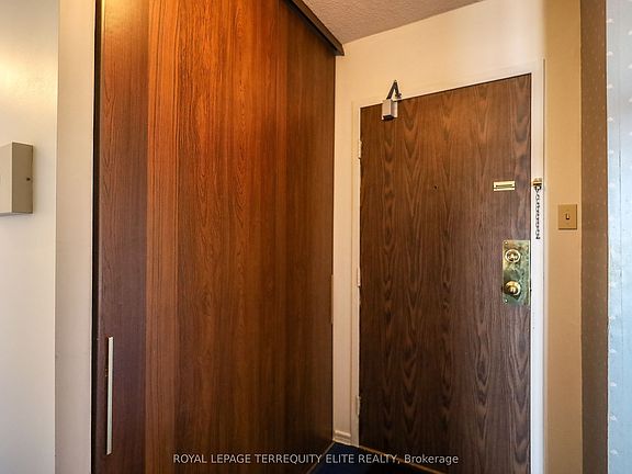 3rd image of 25 Kensington Rd #1709