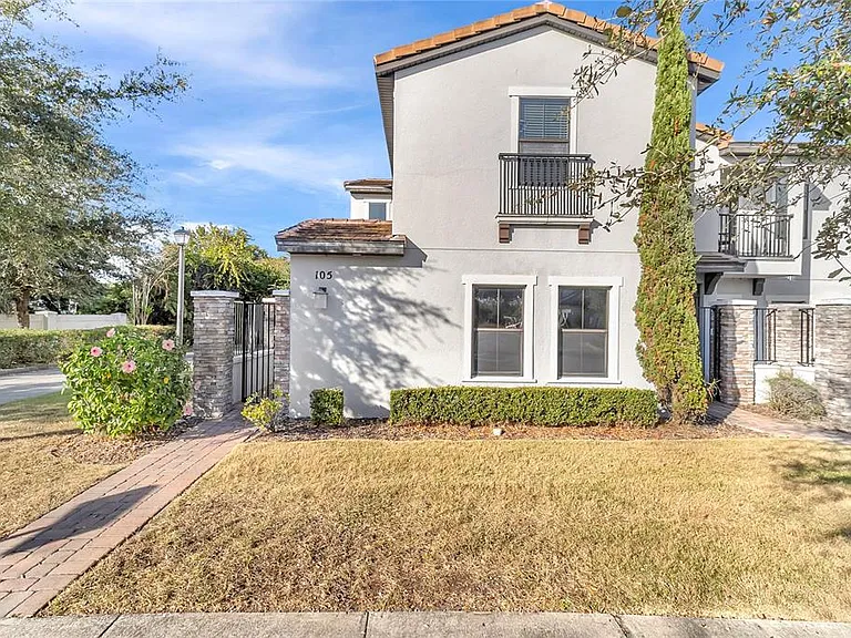 105 Kenny Blvd — Photo 1