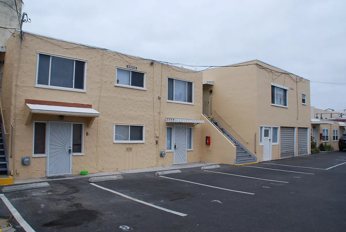 Building Photo - 158 N Ventura Ave