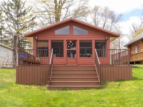 902 Beech St, Lake Odessa, MI 48849
