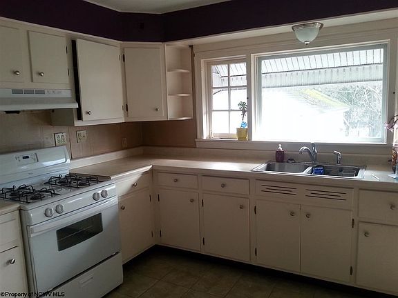 5th image of 104 Pocahontas St