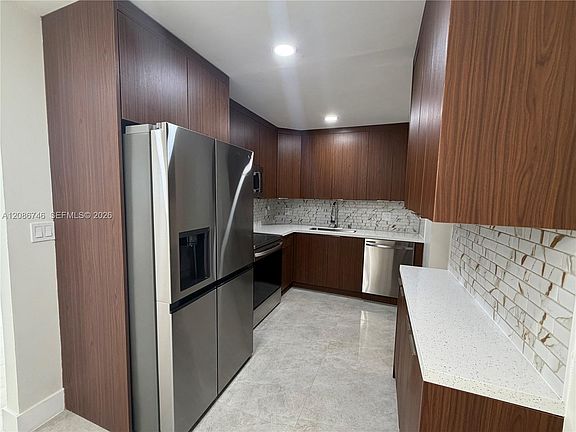 4th image of 1610 N 70th Ave