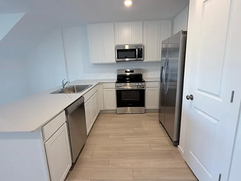 880 Lynx St — Photo 17