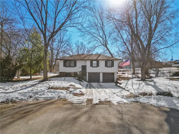 505 Oat Cir, Buckner, MO 64016