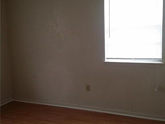 4th image of 107 W Halstead Ave #&-109