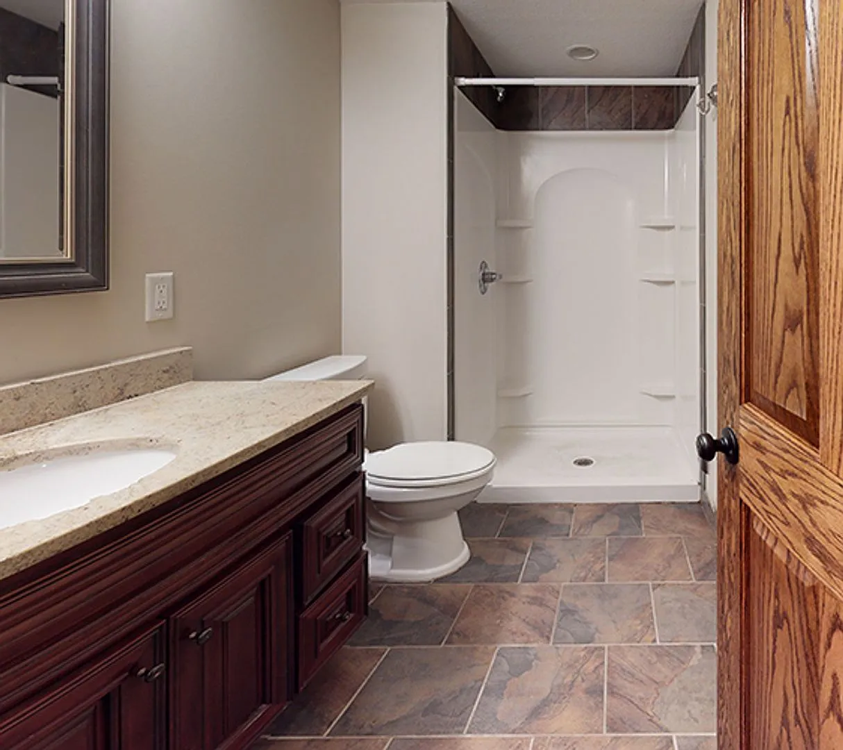 Updated 5-Bedroom House Close to U of M Campus — Photo 4