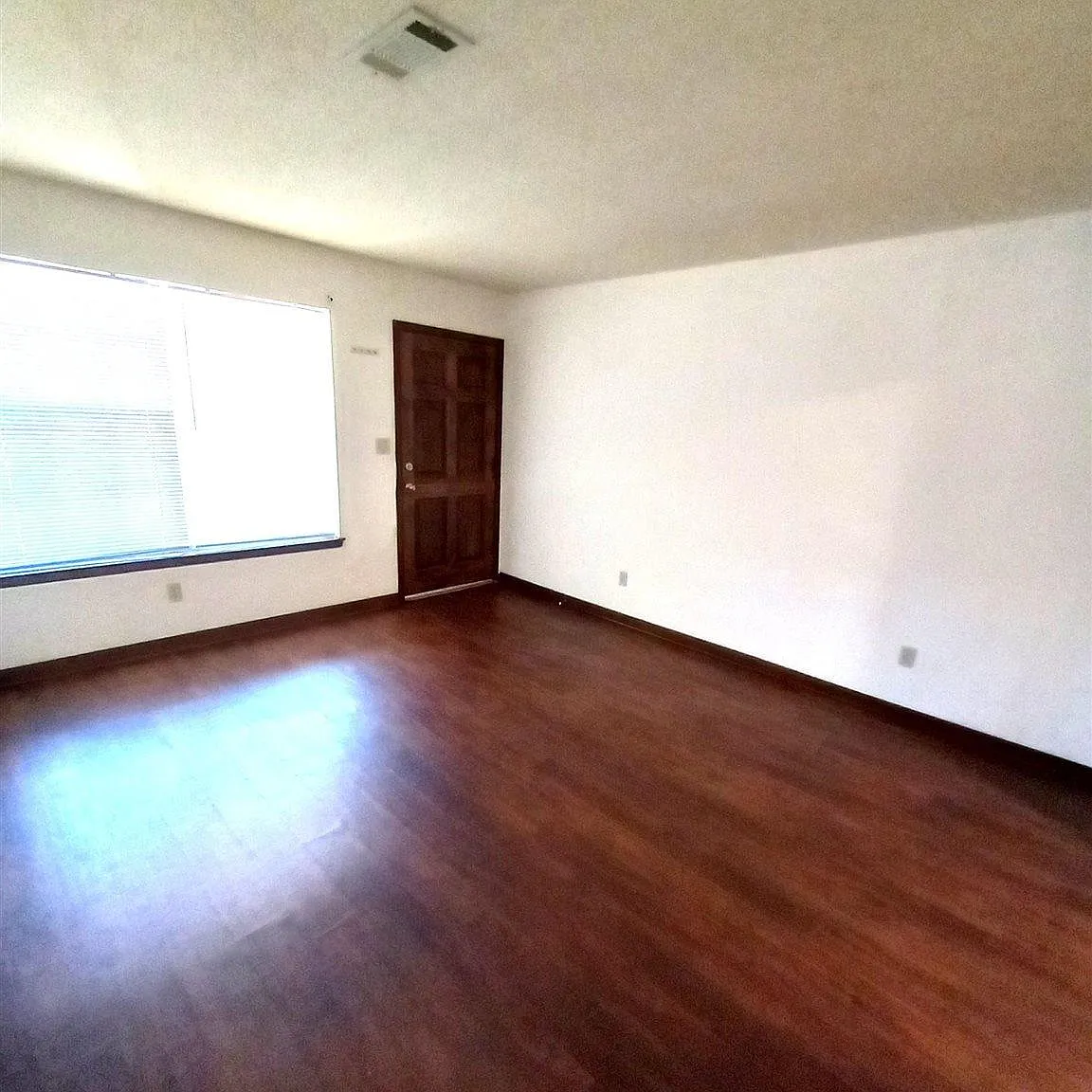 2 bed, 762 sqft, $995 — Photo 2