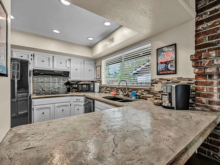 1490 Foster Dr — Photo 16
