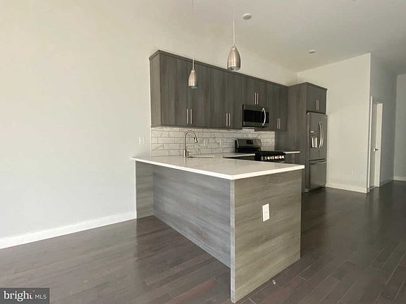 3rd image of 1755 N Marshall St #1