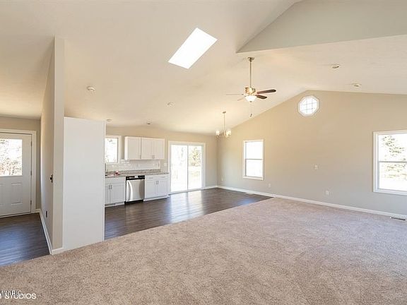 4th image of 1219 Indian Lakes Rd NE