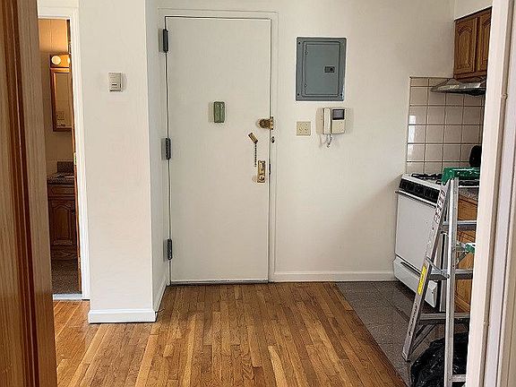 3rd image of 41 Orchard St #5A
