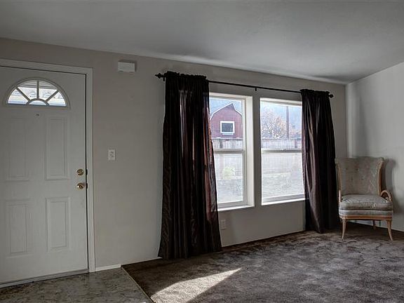 3rd image of 60 Rogue River Dr
