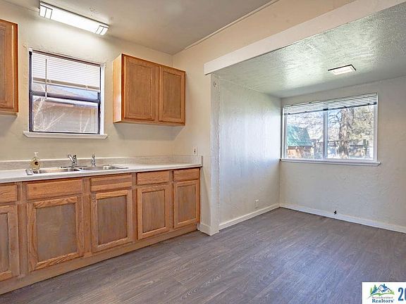 3rd image of 27 Monrovia St