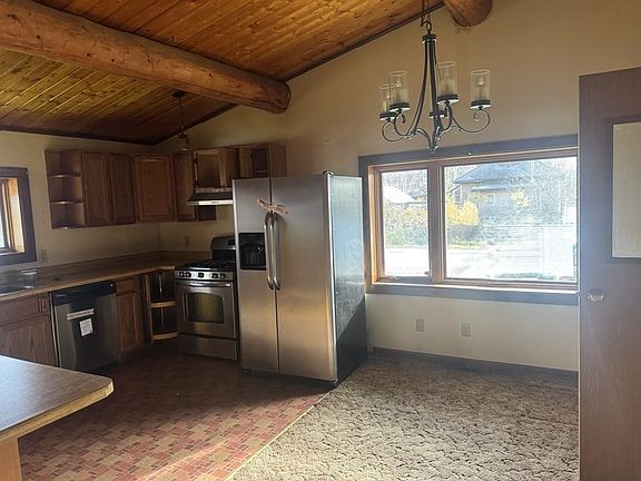 4th image of 405 E 1st St