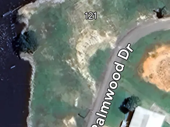 121 Palmwood Dr, Pass Christian, MS 39571