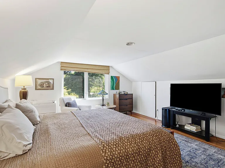284 E Blithedale Ave — Photo 44