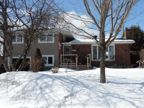 1224 Placid St, Ottawa, ON K2C 3A6
