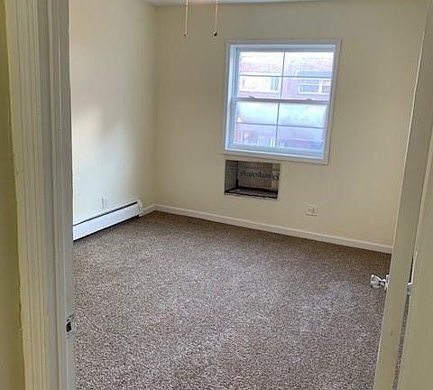 2nd image of 914 E 106th St #2