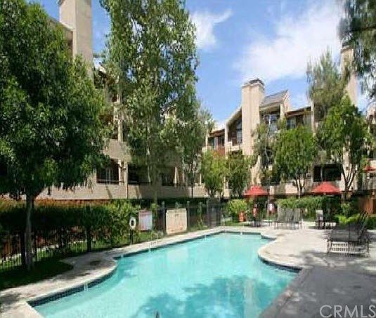 1st image of 5550 Owensmouth Ave APT 102