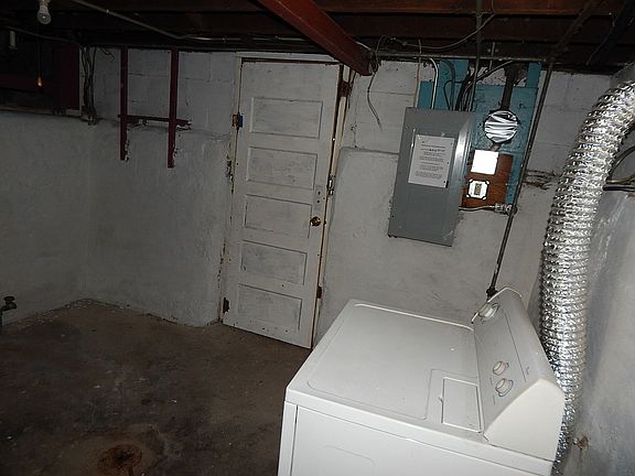5th image of 1621 W 7th St
