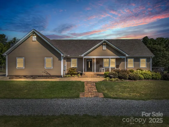 609 Green Creek Dr, Columbus, NC 28722