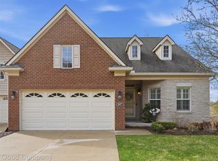 607 Poplar Ct, Rochester, MI 48306