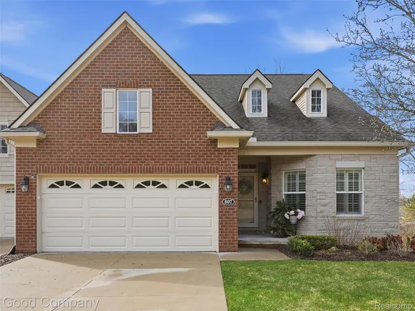 607 Poplar Ct, Rochester, MI 48306