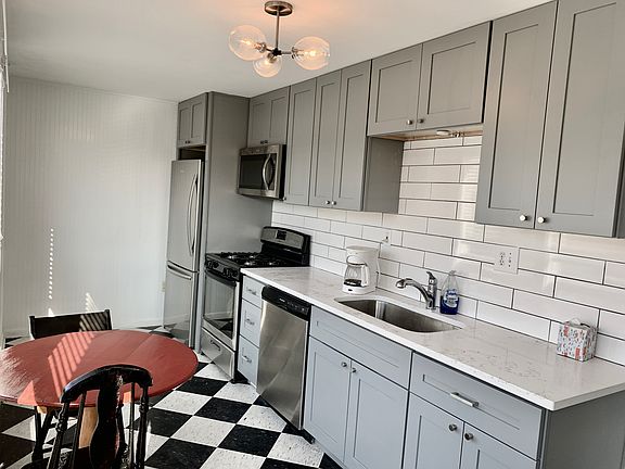 2nd image of 607 Hill St #1