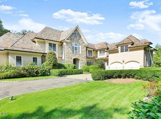 10 Chieftans Rd, Greenwich, CT 06831