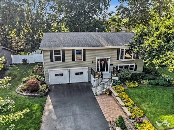 1201 S 10th St, Saint Charles, IL 60174