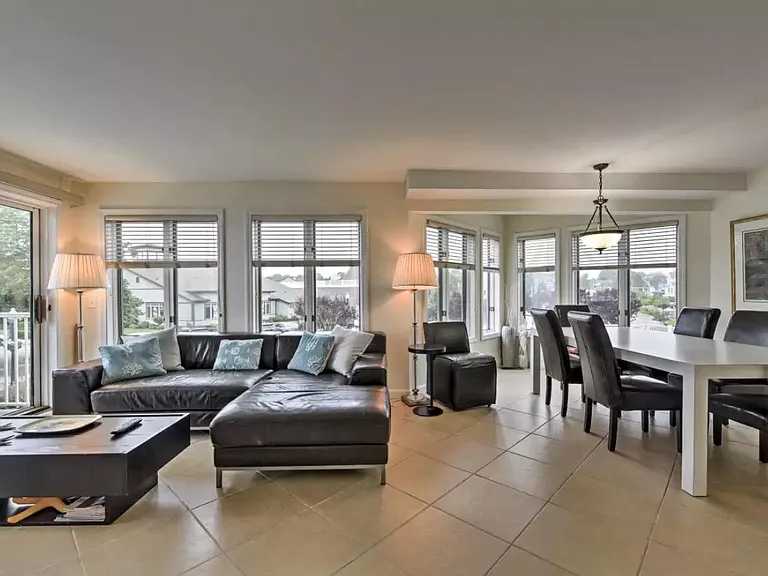 22 Oceanside Pl — Photo 4