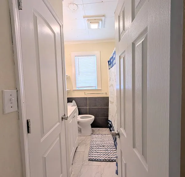 1200 W Kaley Ave — Photo 9